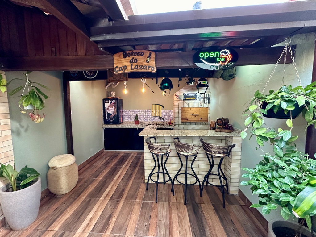 Casa 2 dormitórios no bairro Hípica