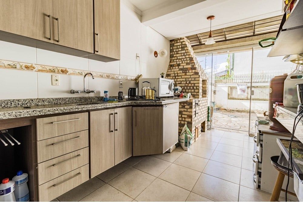 Casa 2 dormitórios no bairro Guarujá