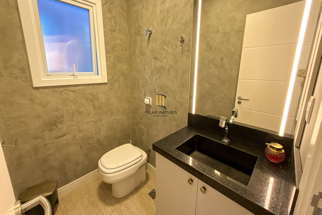 Casa 3 dormitórios no bairro Igara