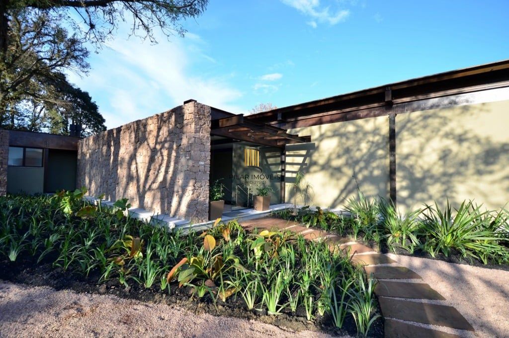 Casa de Condomínio 5 dormitórios no bairro Pedra Redonda