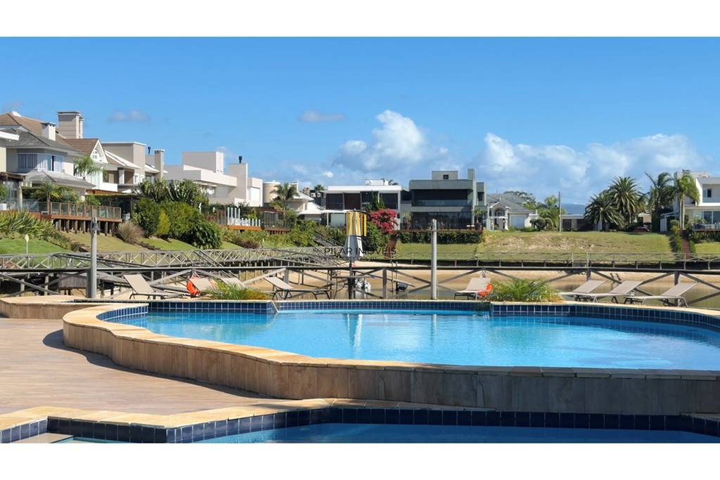 Casa de Condomínio 4 dormitórios no bairro Morada do Sol