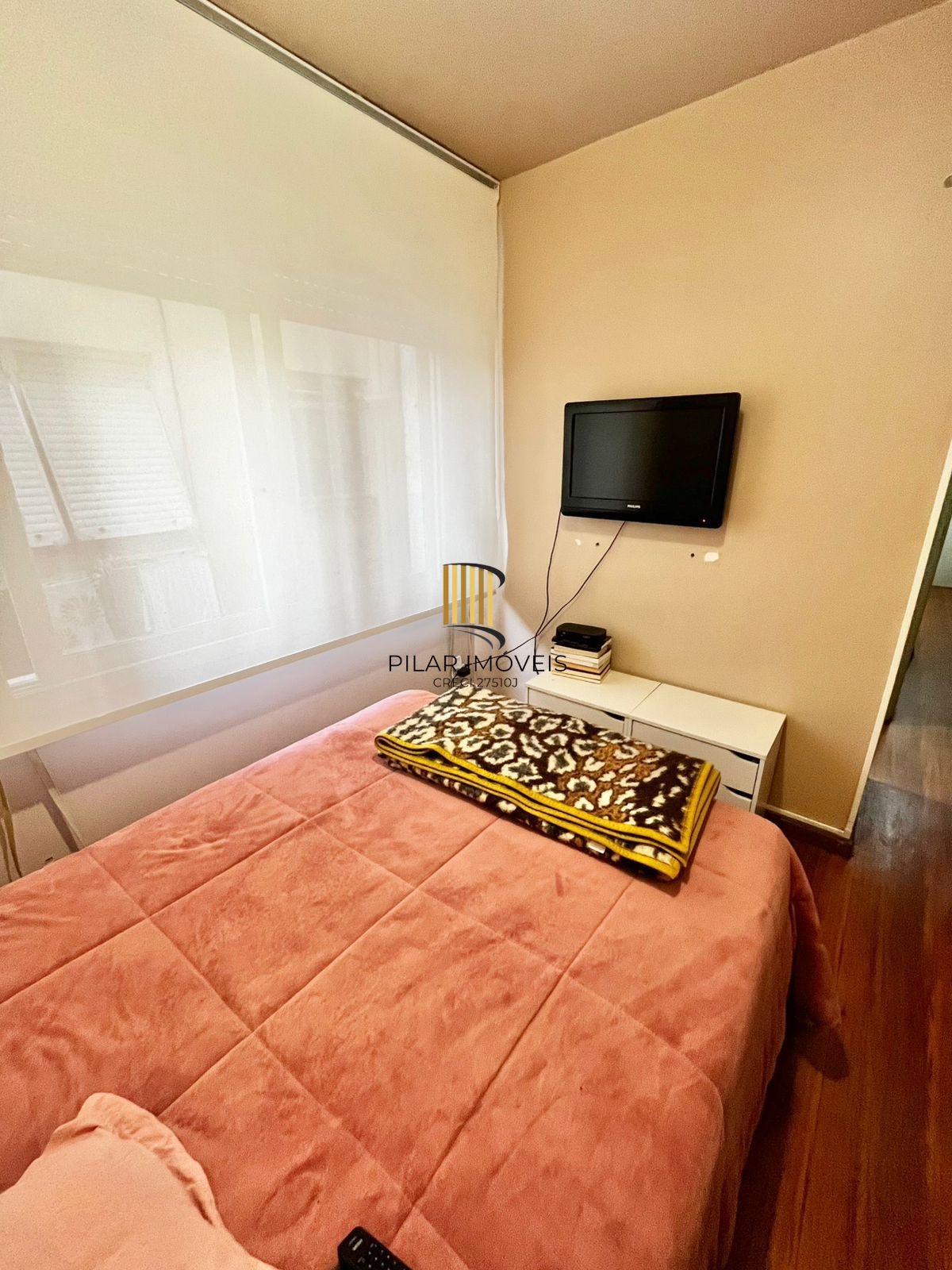 Apto de 01 dorm, sala, banho, cozinha/área, 01 vaga escriturada, Bairro São João