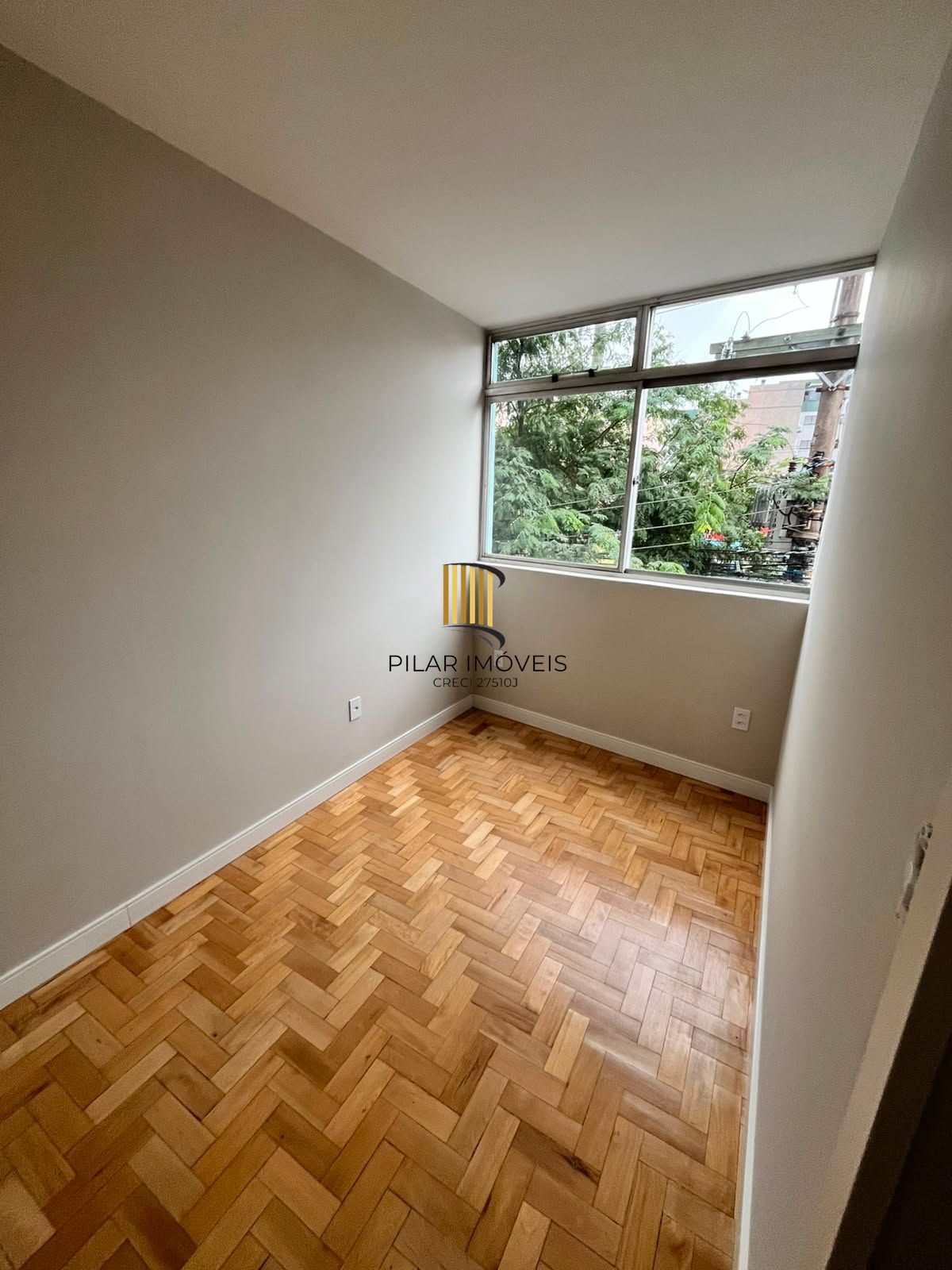 Lindo apto de 01 dorm, com 50 m2, no Passo da Areia, próximo ao Shopping Wallig