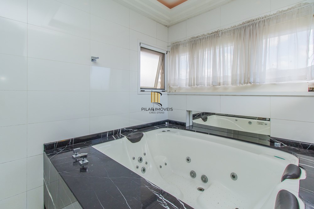 Casa 4 dormitórios no bairro Igara