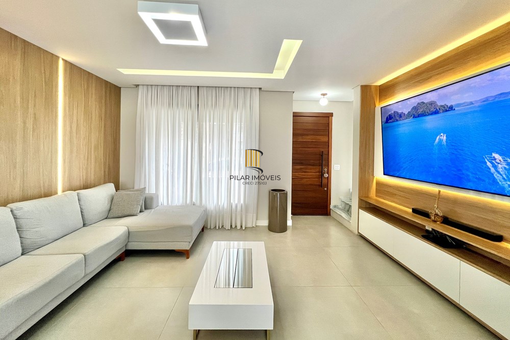 Casa 3 dormitórios no bairro Igara