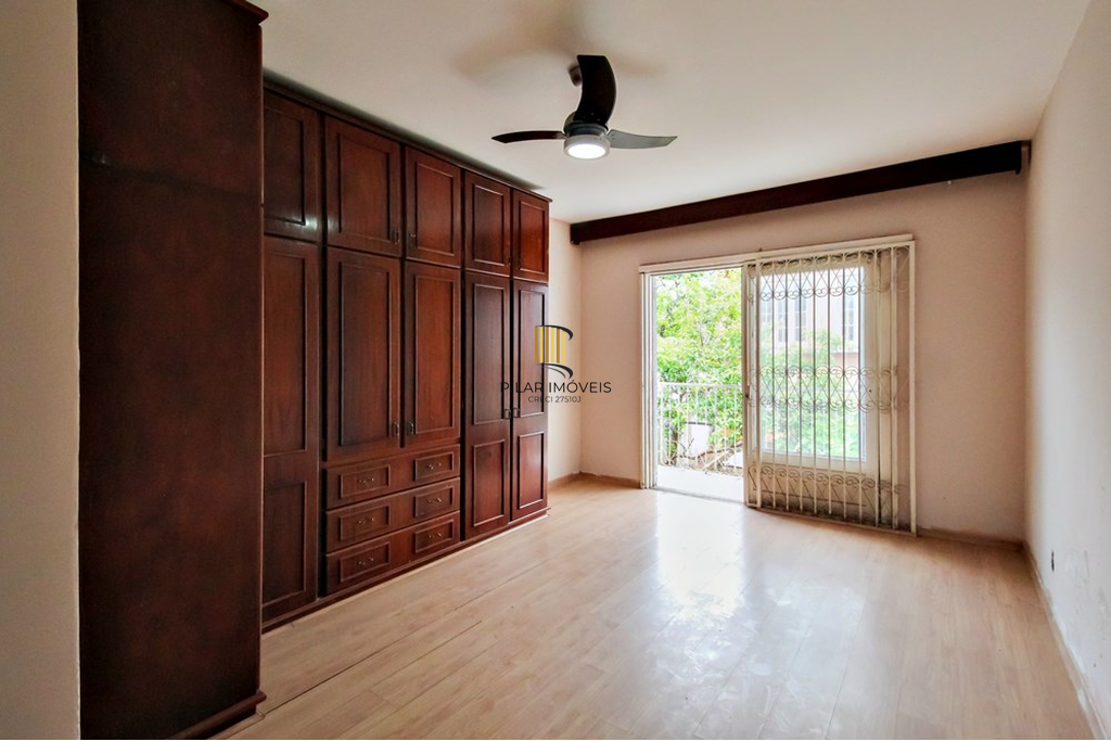 Casa 4 dormitórios no bairro Glória