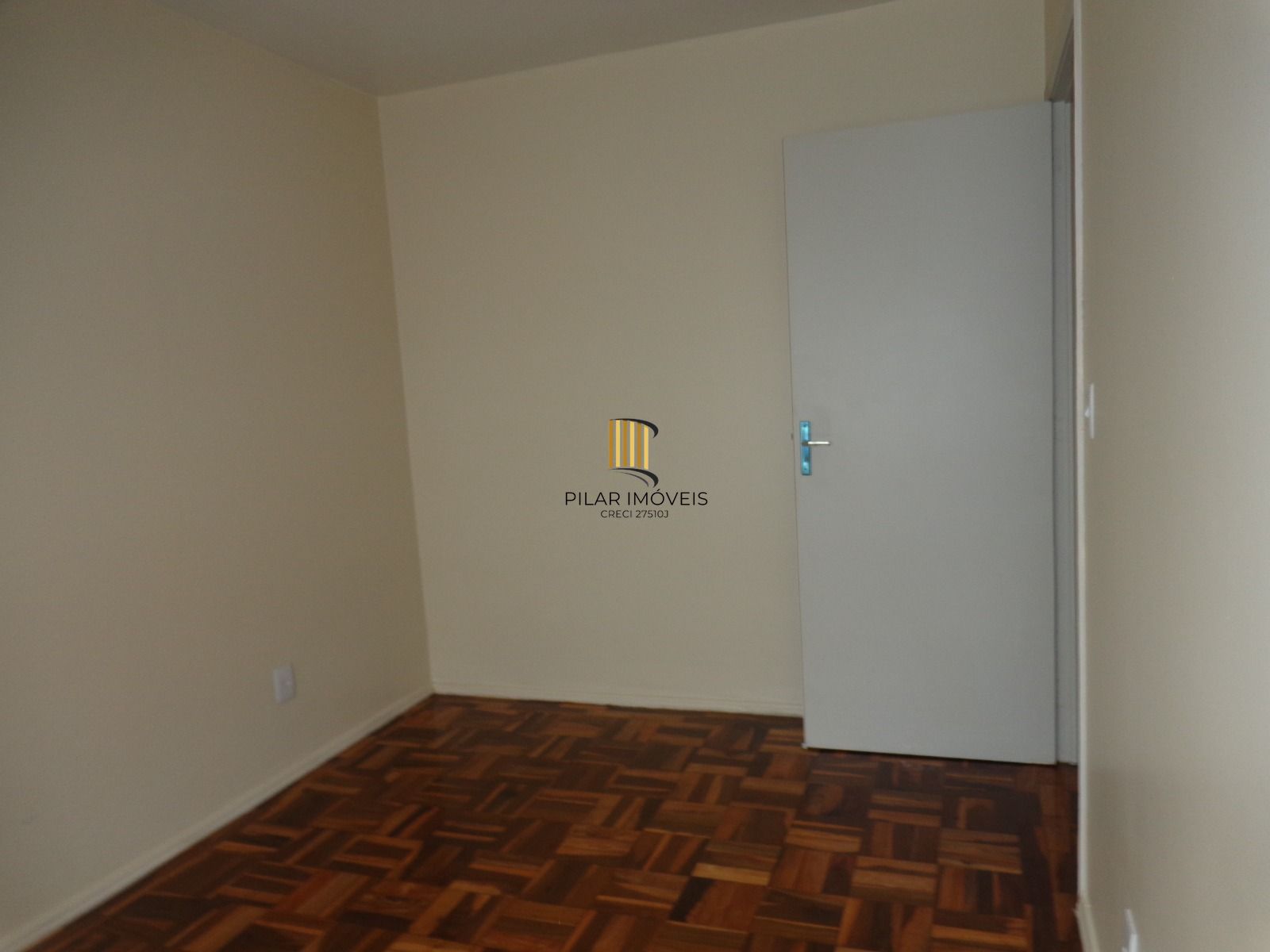 Apto de 01 dormitório, com vaga de garagem e elevador