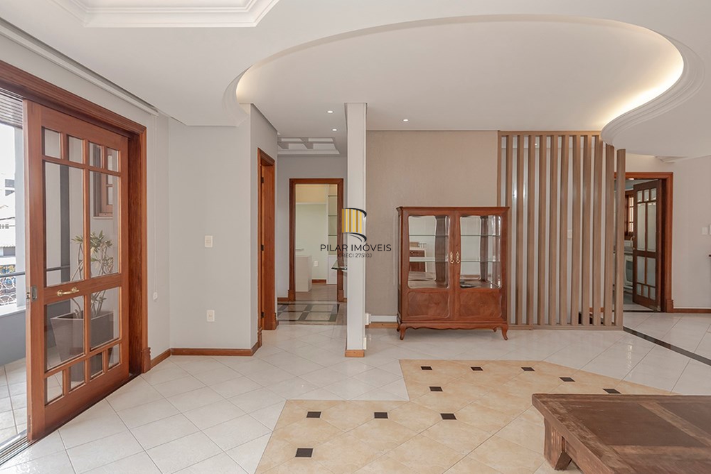 Casa 6 dormitórios no bairro Vila Jardim