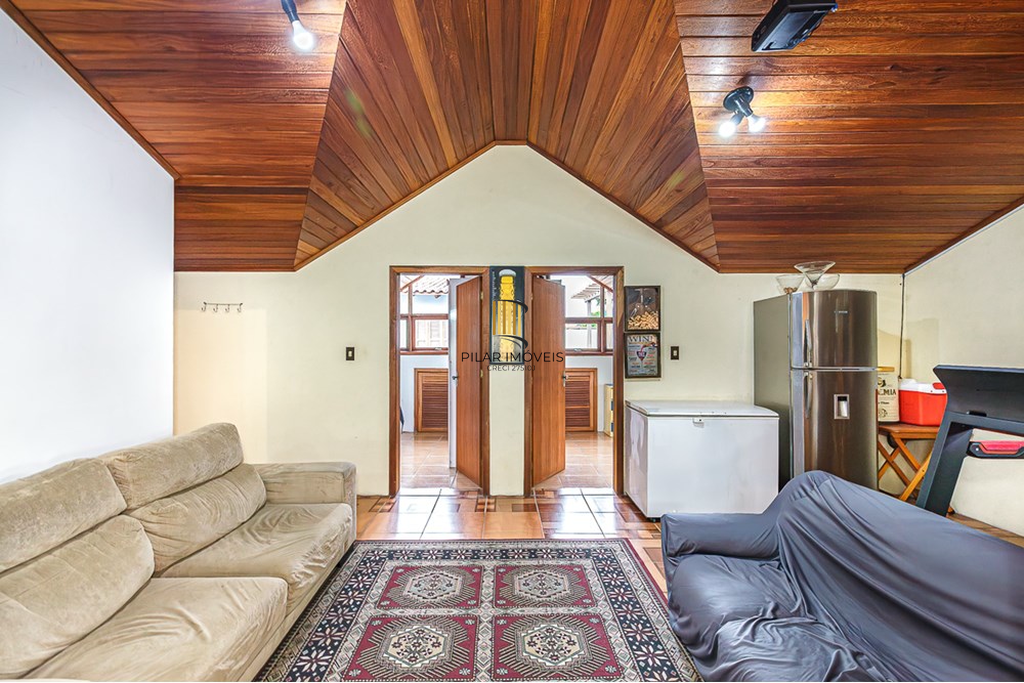 Casa 5 dormitórios no bairro Vila Ipiranga