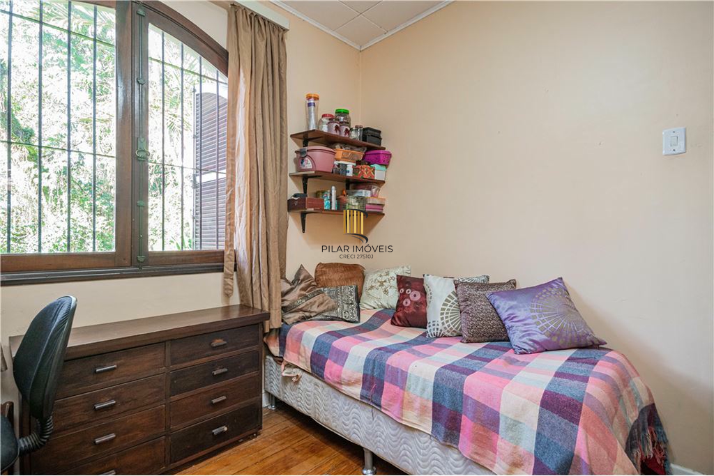 Casa 5 dormitórios no bairro Petrópolis