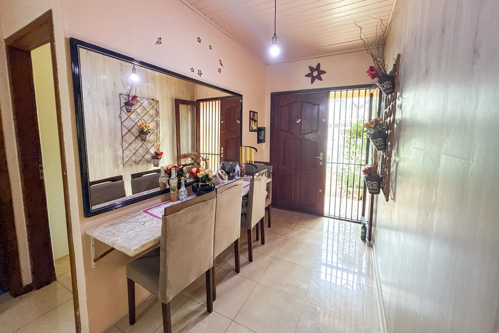 Casa 3 dormitórios no bairro Igara