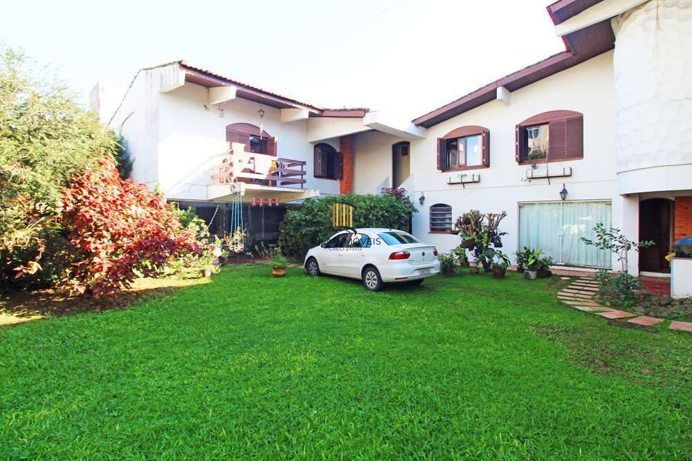 Casa 4 dormitórios no bairro Partenon