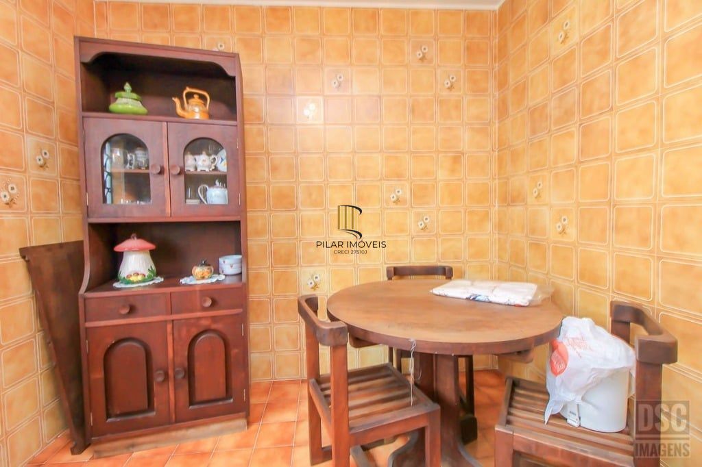 Casa 3 dormitórios no bairro Glória