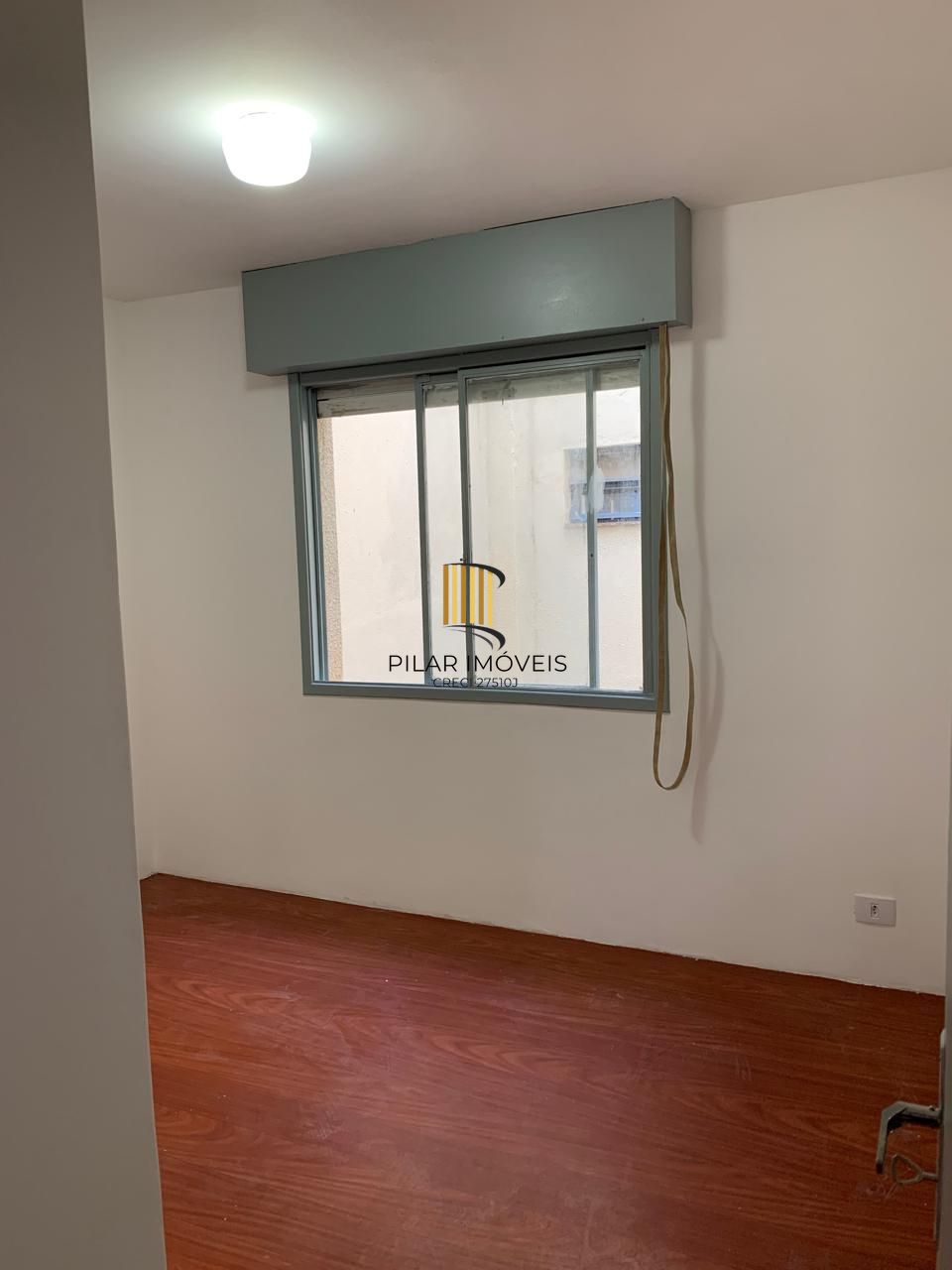 01 dormitório, na João Alfredo, Cidade Baixa, com 36 m2, 01 lance de escada
