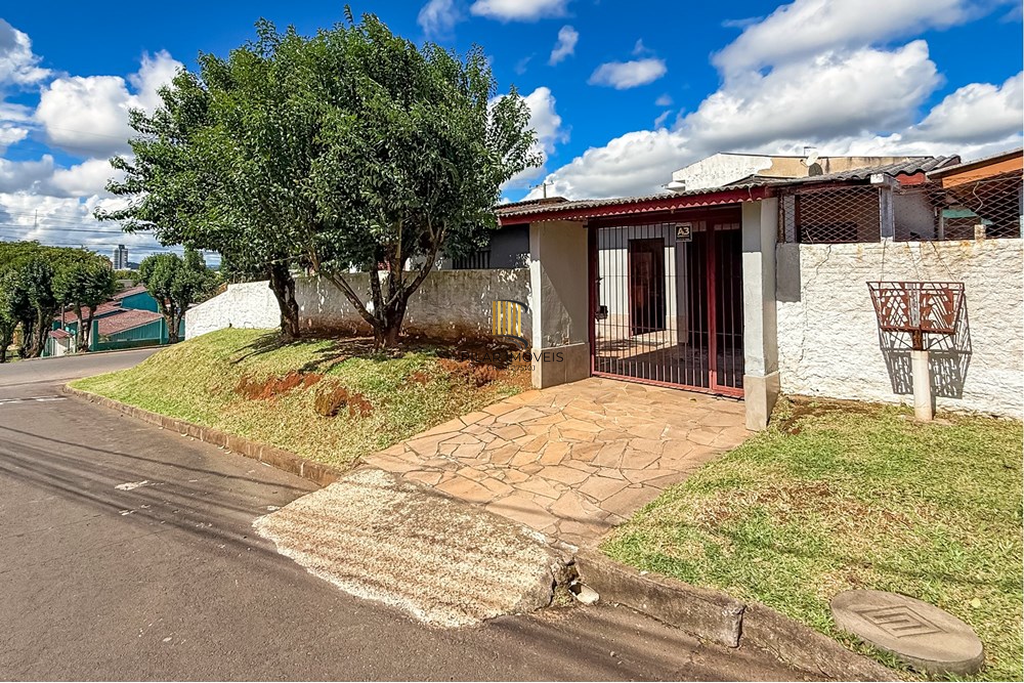 Casa 4 dormitórios no bairro Capão da Cruz