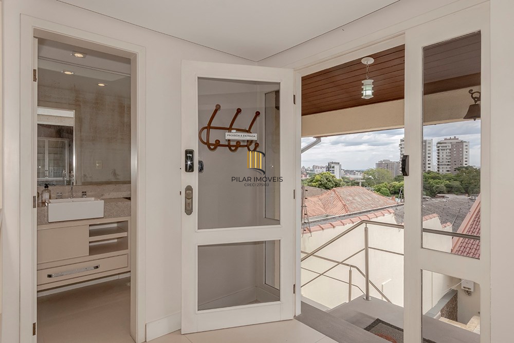 Casa 6 dormitórios no bairro Vila Jardim