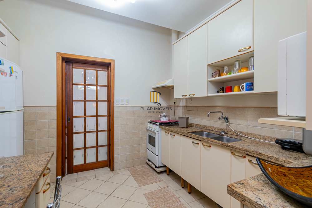 Casa 6 dormitórios no bairro Tristeza