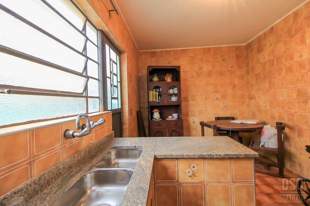 Casa 3 dormitórios no bairro Glória