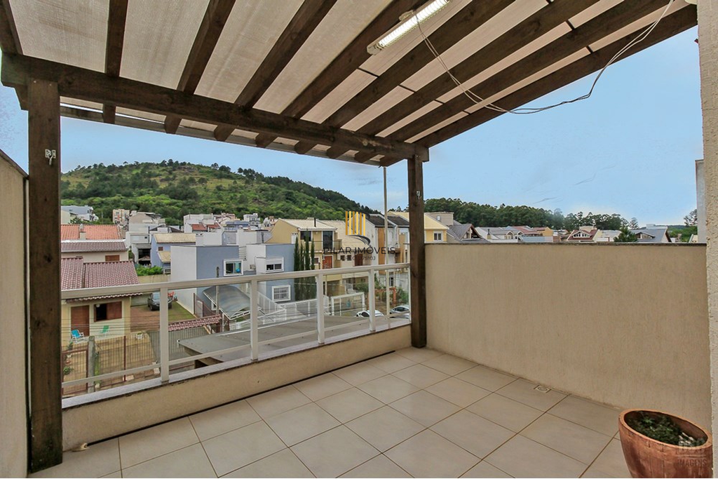 Casa 3 dormitórios no bairro Guarujá