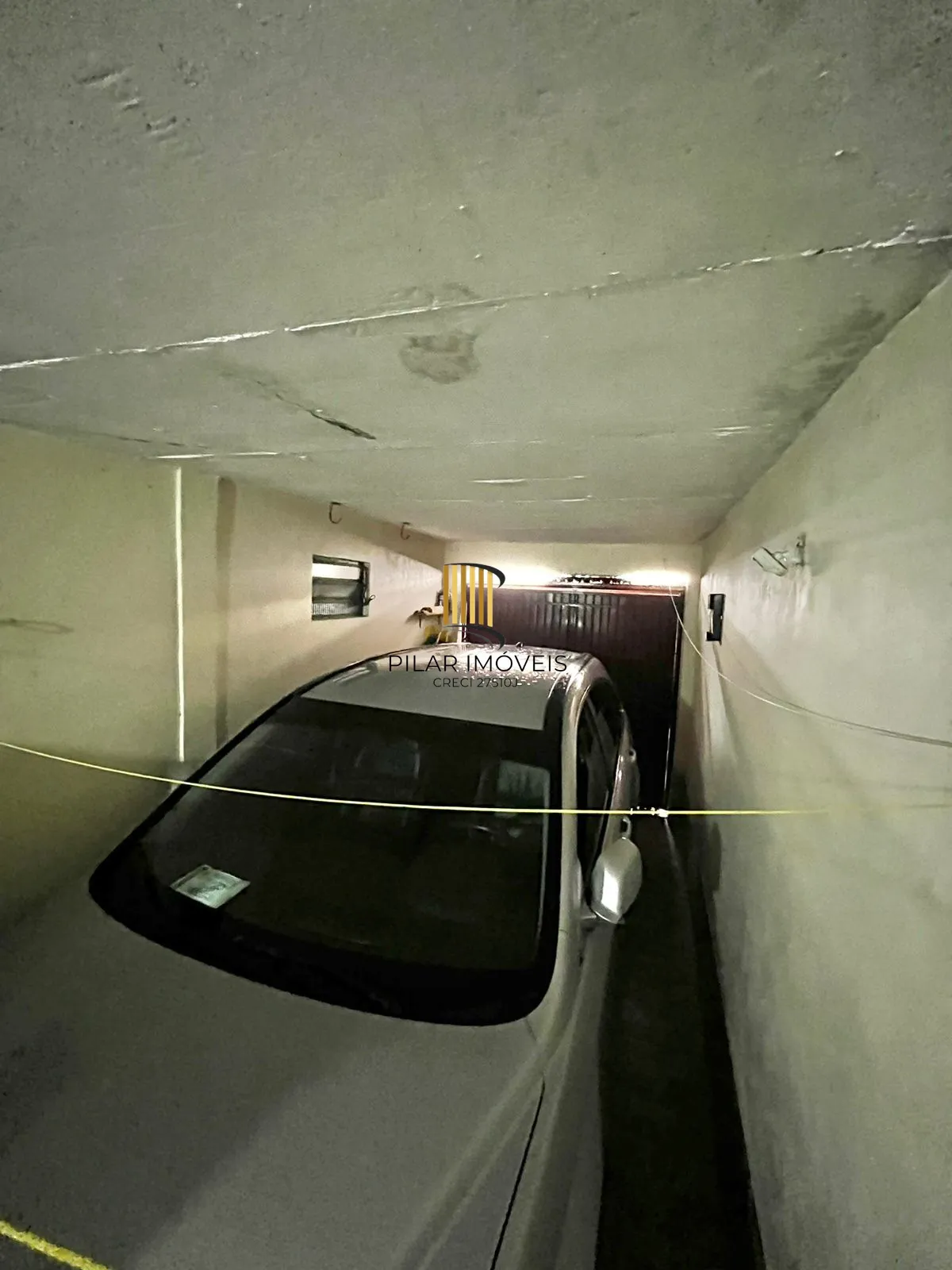 Apto térreo de 03 dorm, sala, banho, cozinha, reformado, com vaga de garagem.