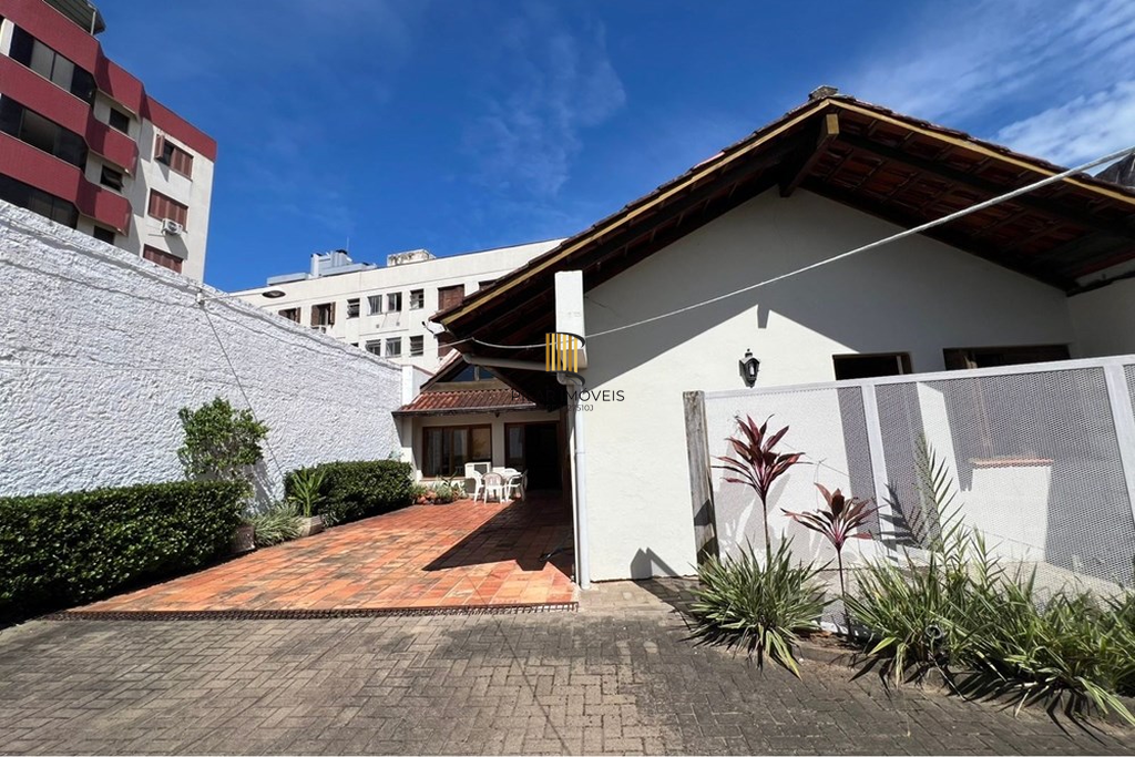 Casa 3 dormitórios no bairro Santana