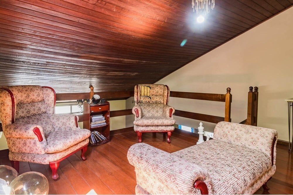 Casa 4 dormitórios no bairro Partenon