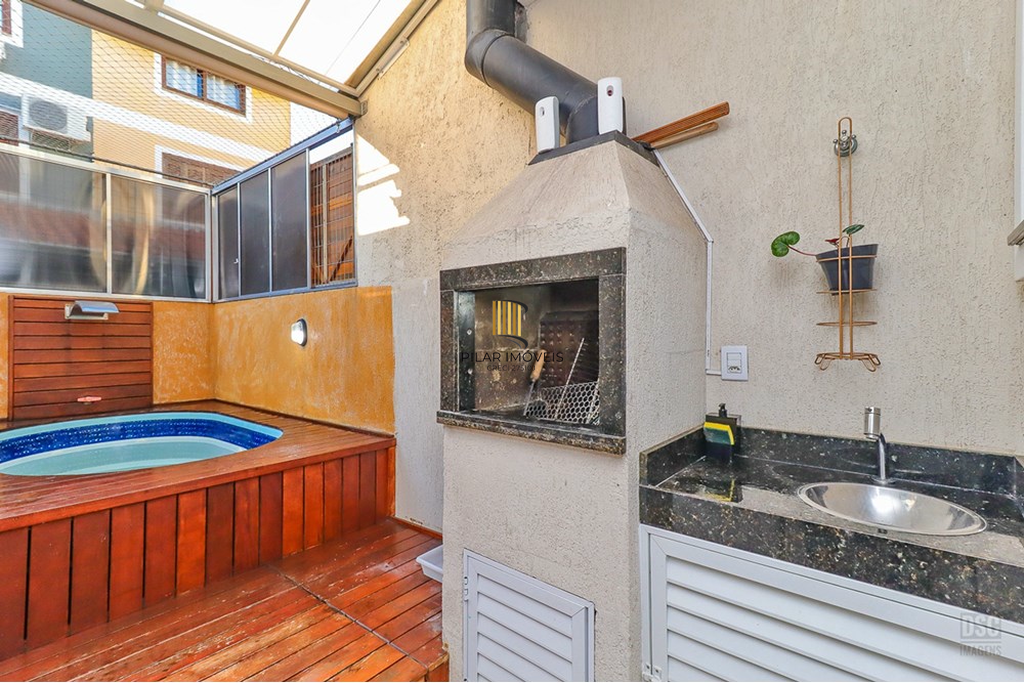 Casa 2 dormitórios no bairro Hípica