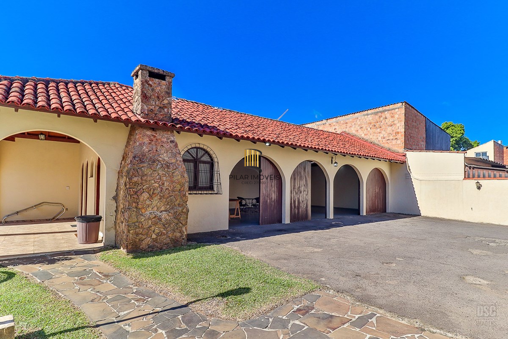 Casa 6 dormitórios no bairro Jardim Planalto