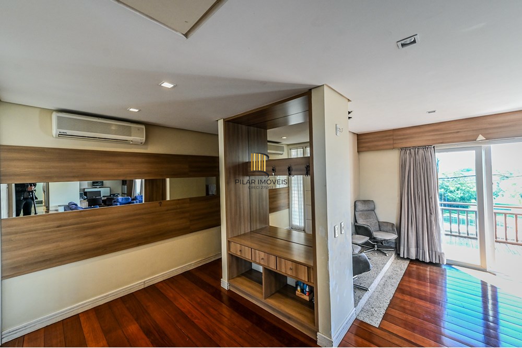 Casa 4 dormitórios no bairro Morro Santana