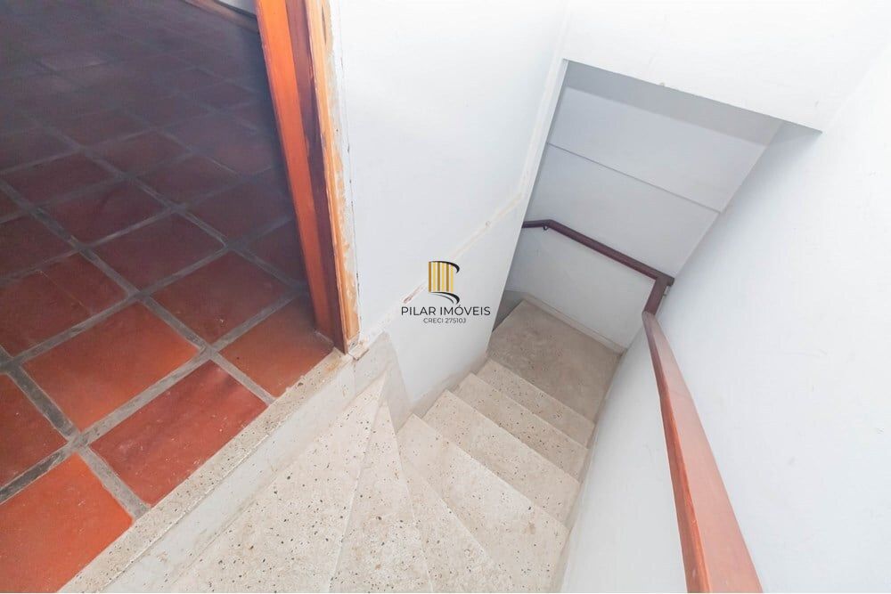 Casa 6 dormitórios no bairro Santana