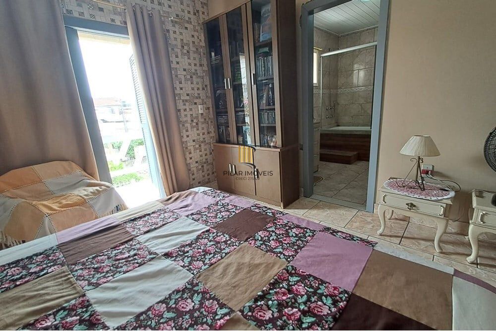Casa 3 dormitórios no bairro Jardim Algarve