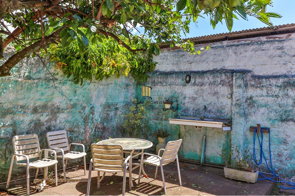 Casa 6 dormitórios no bairro Teresópolis