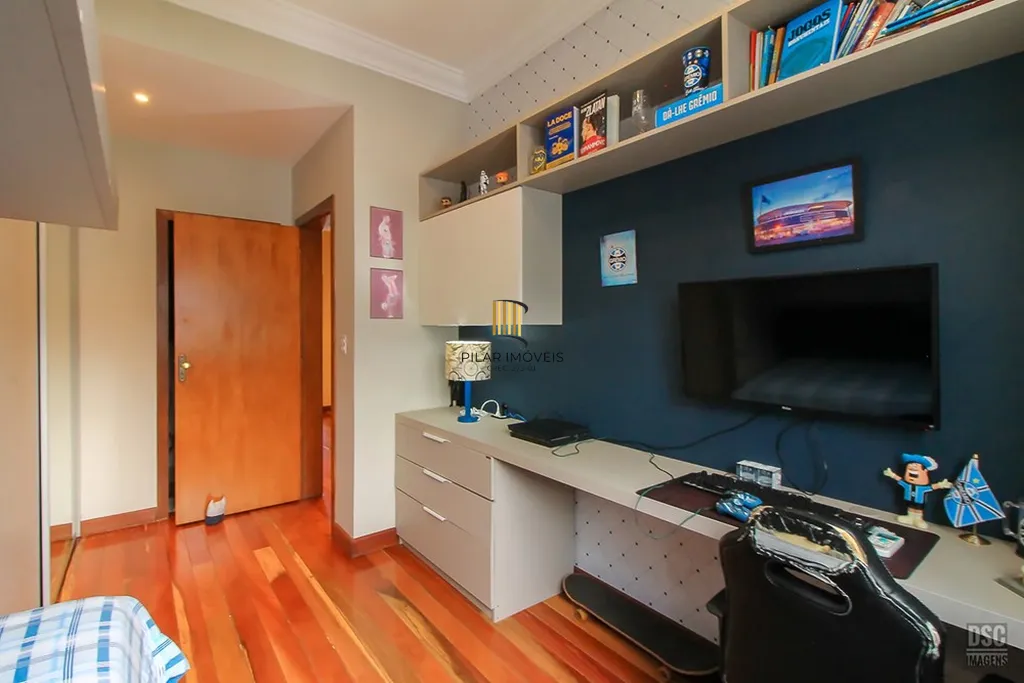 Casa 3 dormitórios no bairro Hípica