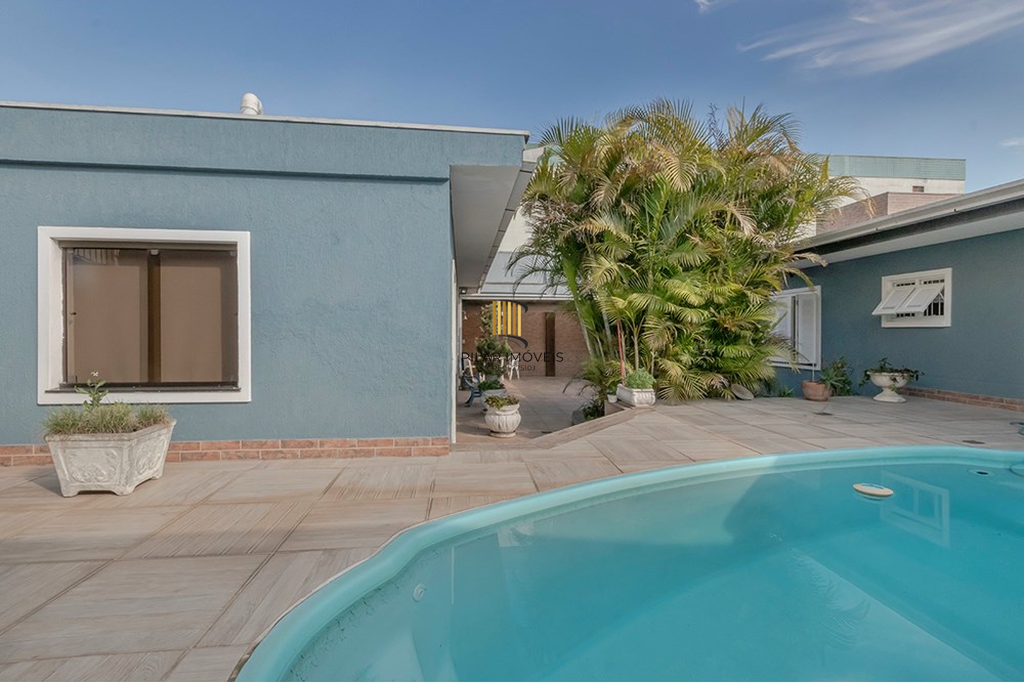 Casa 3 dormitórios no bairro Sarandi