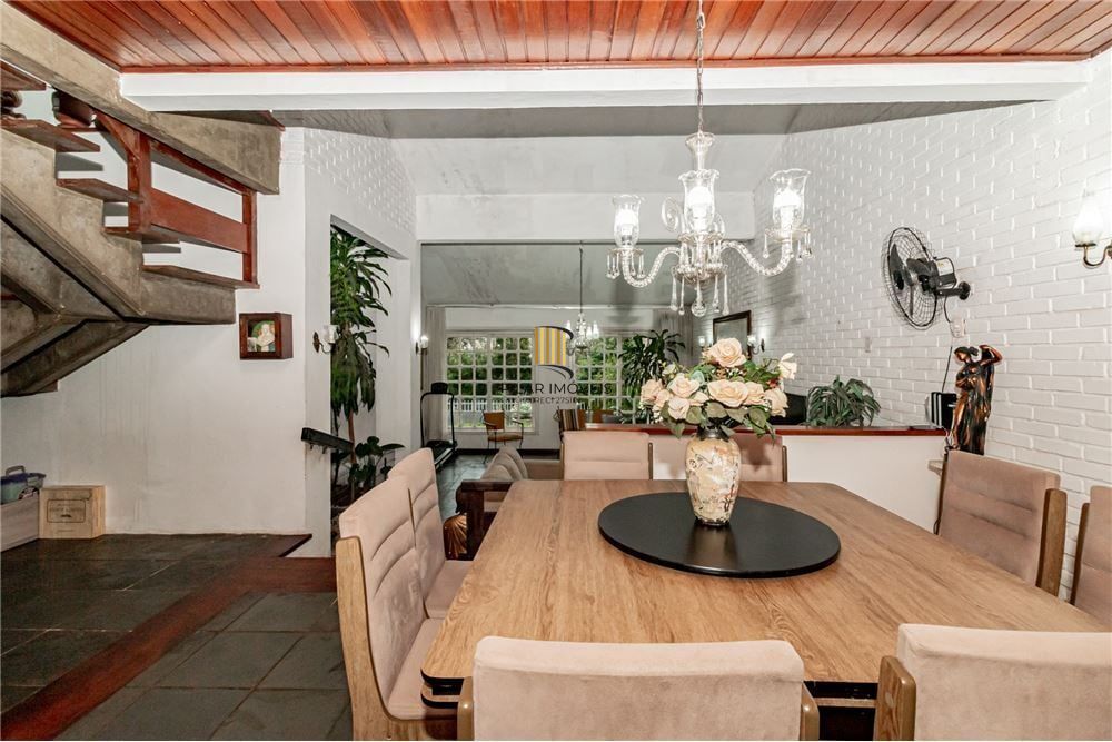 Casa 6 dormitórios no bairro Boa Vista