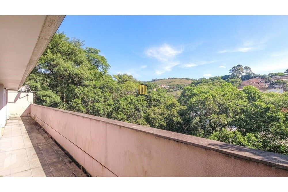 Casa 8 dormitórios no bairro Glória
