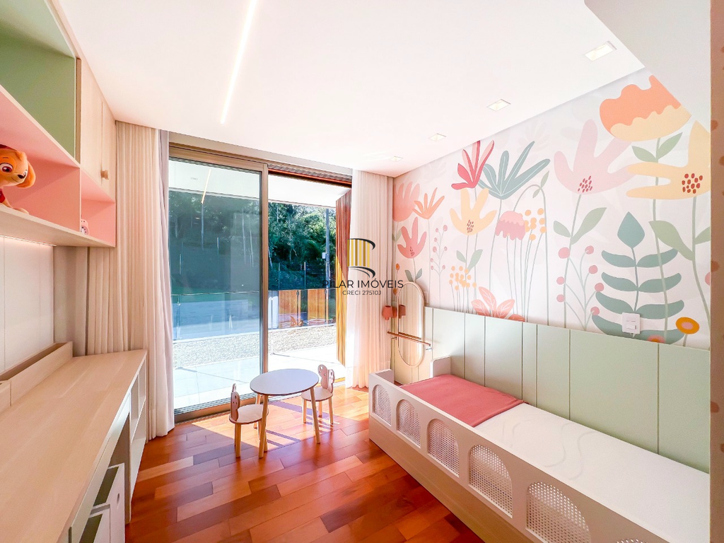 Casa de Condomínio 4 dormitórios no bairro Vila Nova