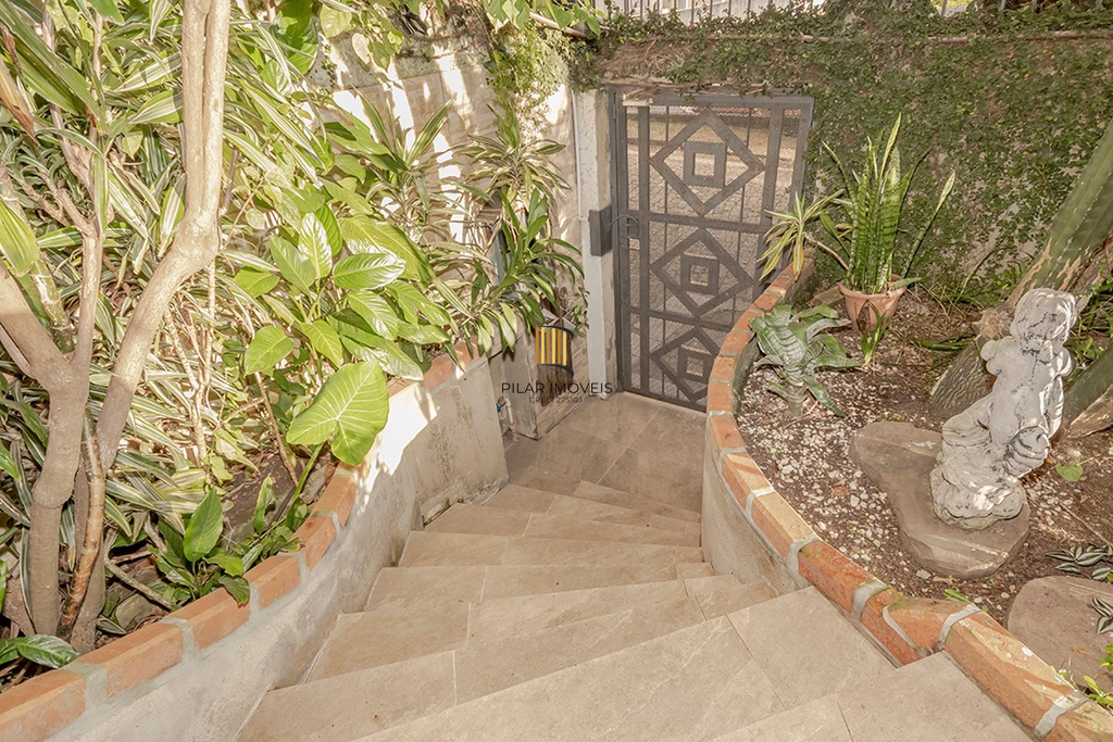 Casa 4 dormitórios no bairro Passo da Areia