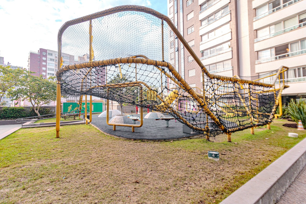 Apartamento 4 dormitórios no bairro Menino Deus