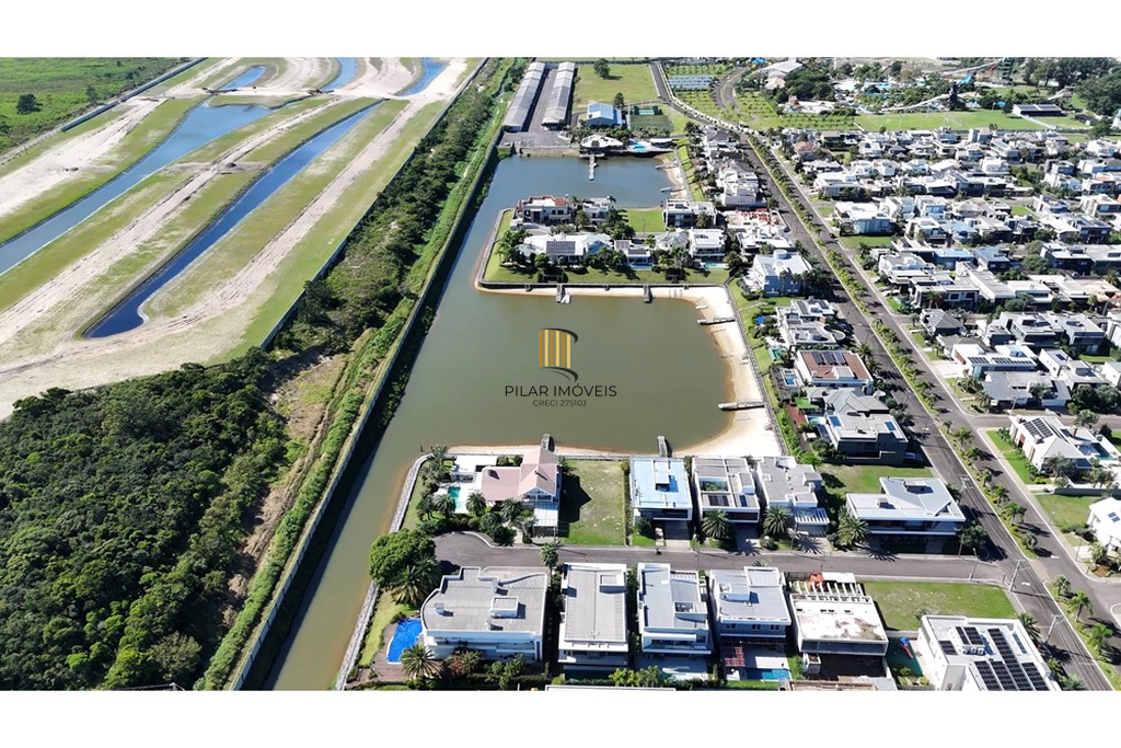 Casa de Condomínio 4 dormitórios no bairro Morada do Sol