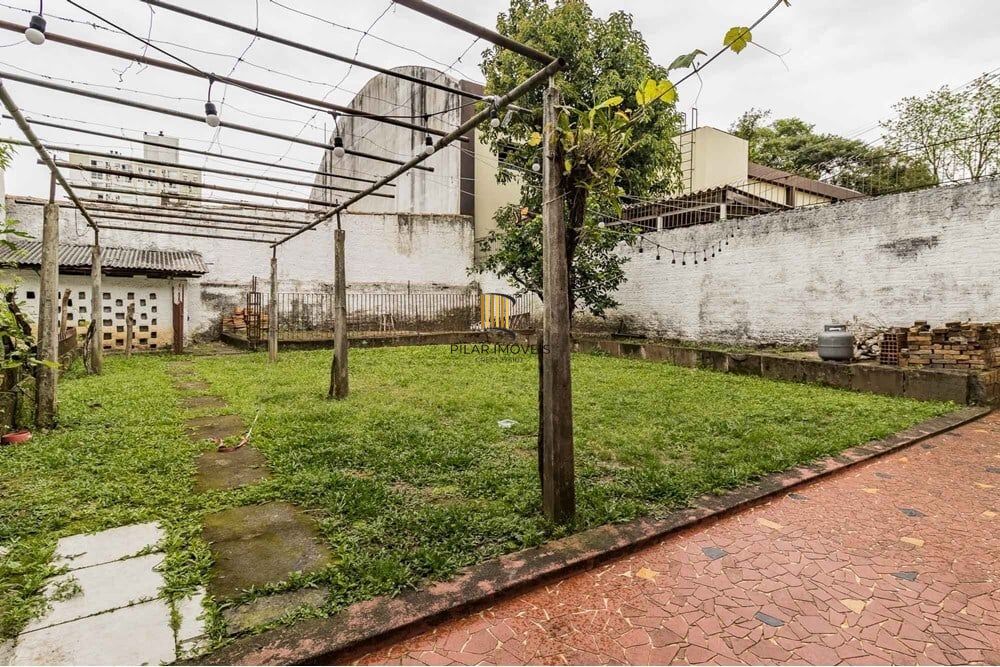 Casa 3 dormitórios no bairro Santana