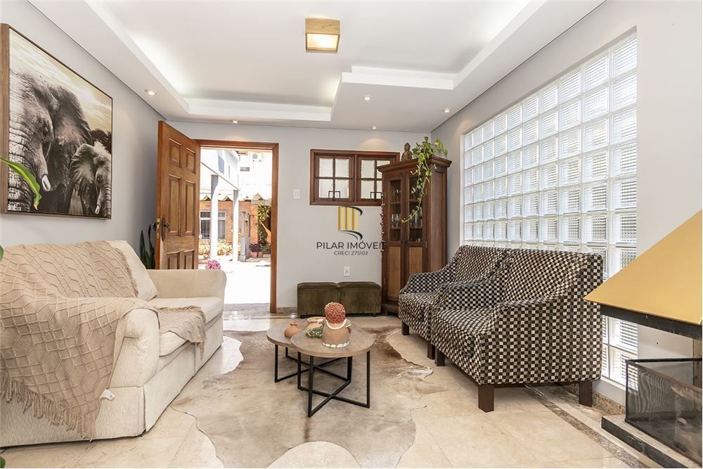 Casa 4 dormitórios no bairro Três Figueiras