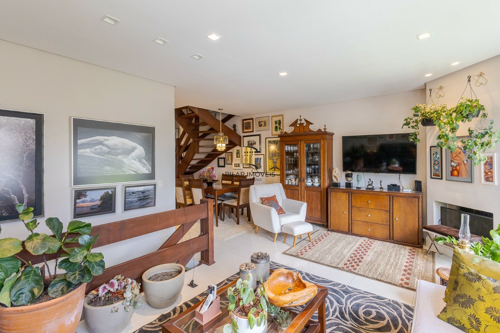 Casa de Condomínio 3 dormitórios no bairro Jardim Carvalho