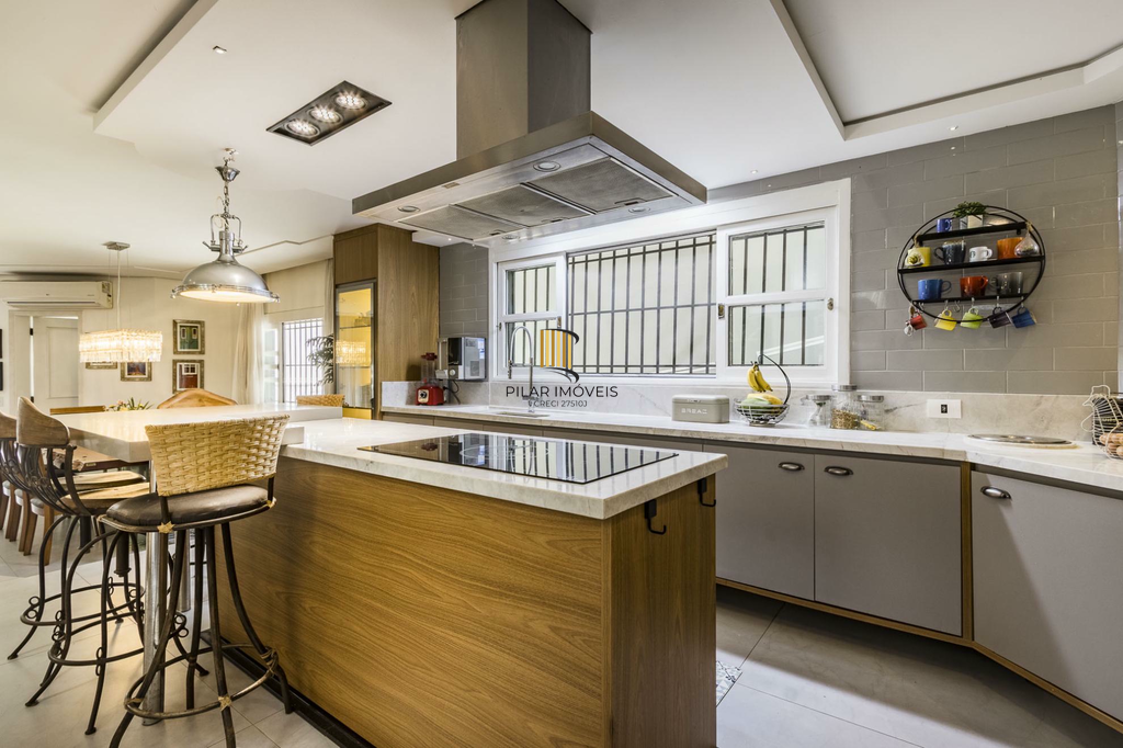 Casa 5 dormitórios no bairro Chácara das Pedras