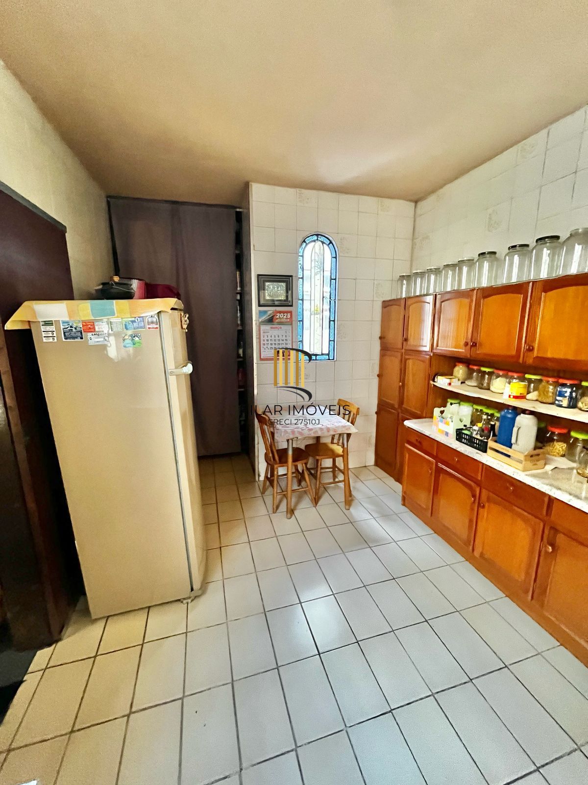 02 dormitórios, bairro Santa Maria Gorethi, sala enorme, cozinha e banheiro, aceita financiamento