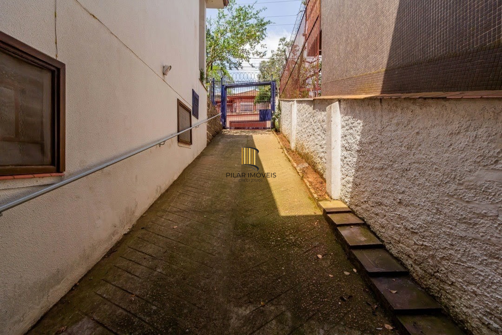 Casa 3 dormitórios no bairro Menino Deus