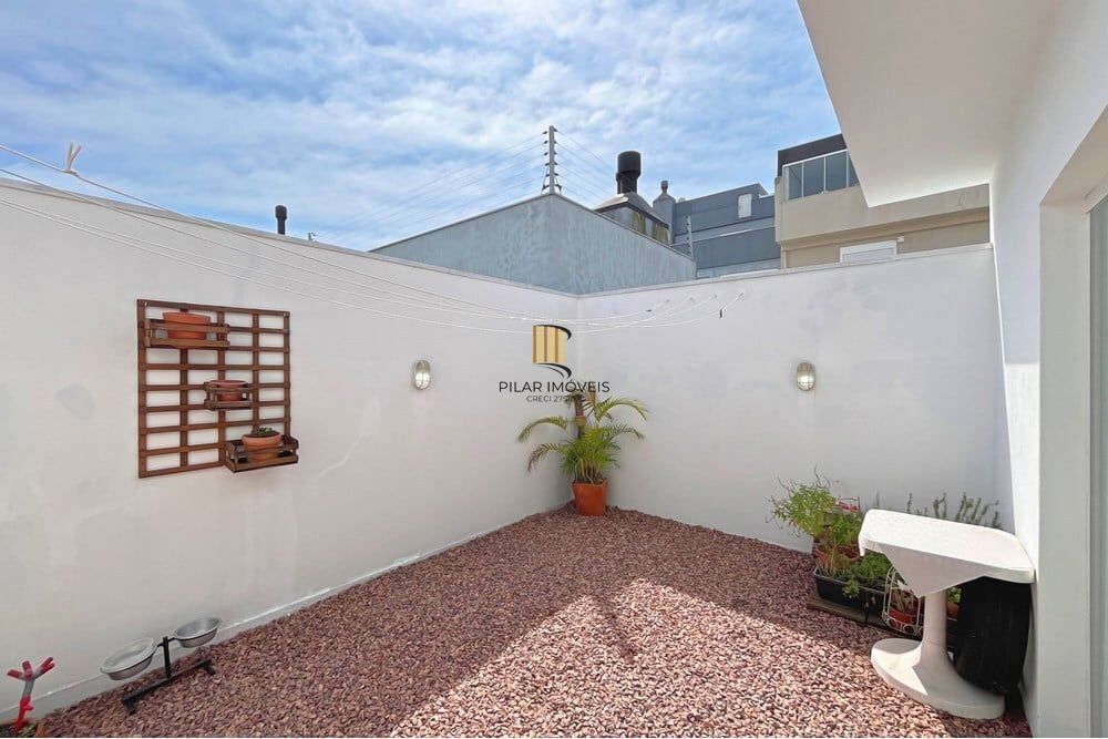 Casa 3 dormitórios no bairro Hípica