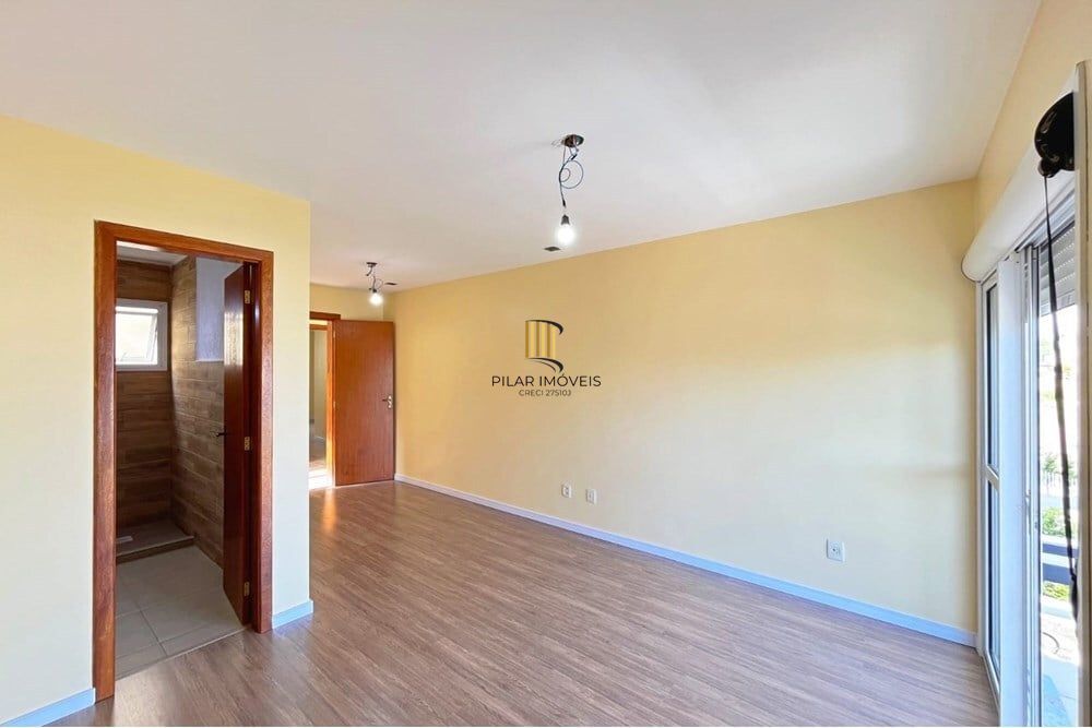 Casa 3 dormitórios no bairro Hípica