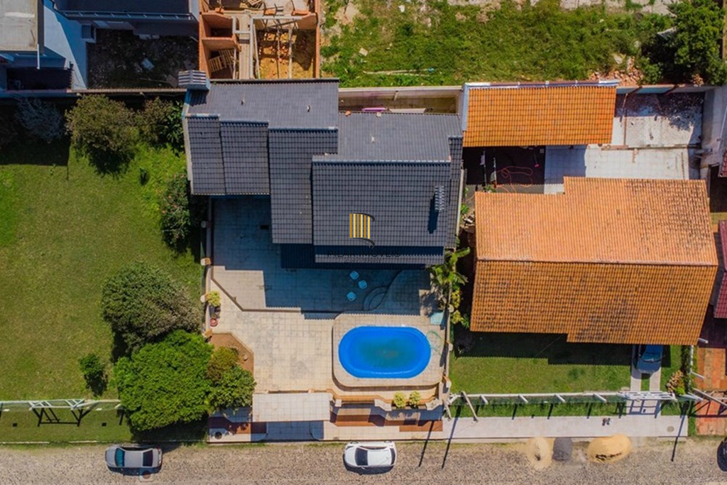 Casa 4 dormitórios no bairro Centro