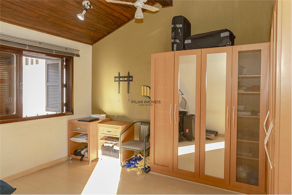 Casa 4 dormitórios no bairro Moinhos de Vento